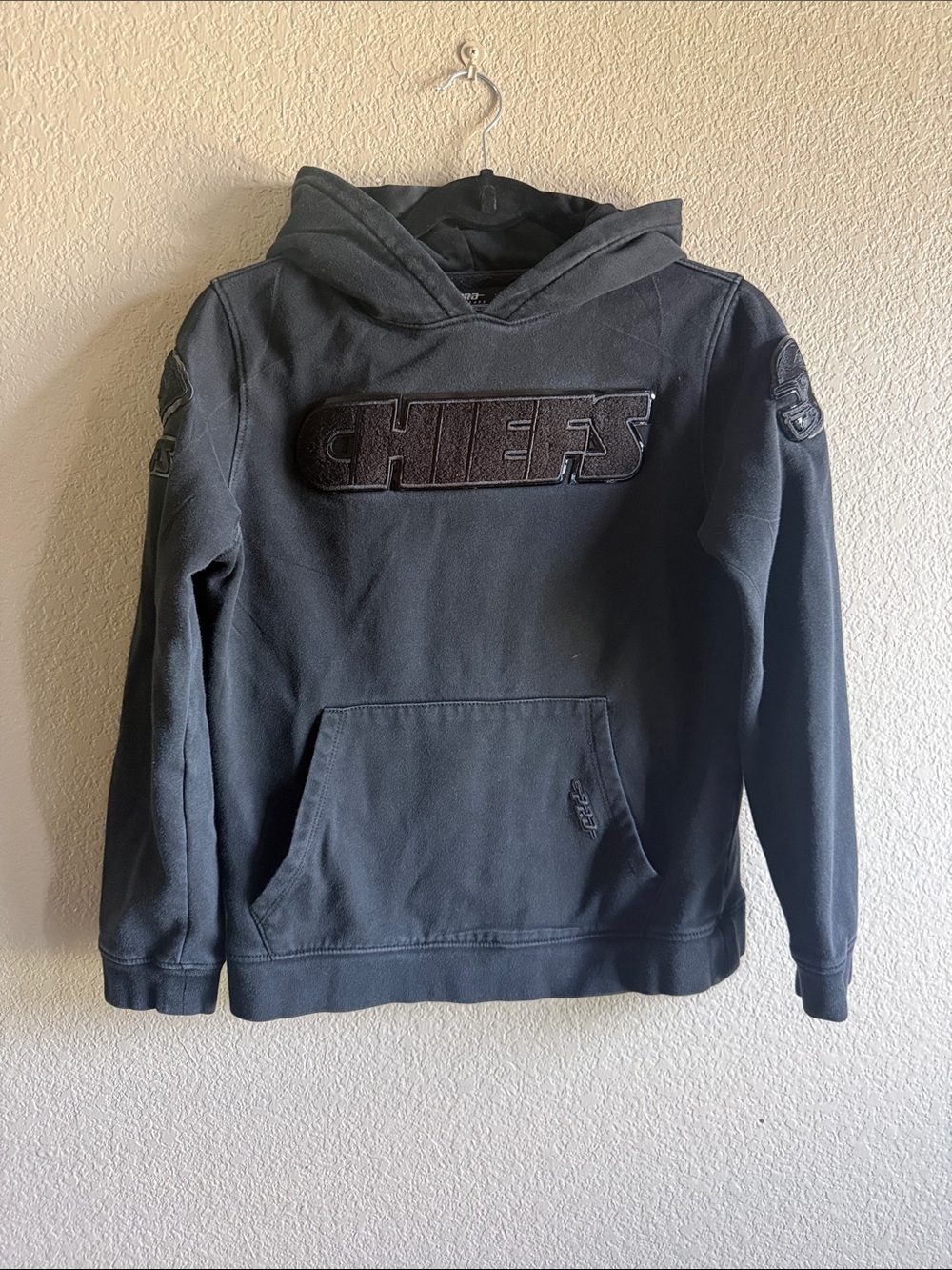 Kids Black 'CHIEFS' Pullover Hoodie